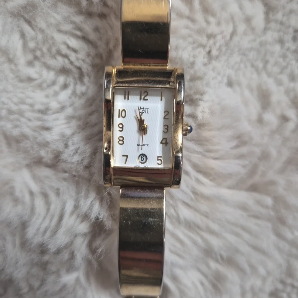 Womens GVII Watch Wristwatch Gold Tone Modern Contemporary Sleek Chic Office ✨️